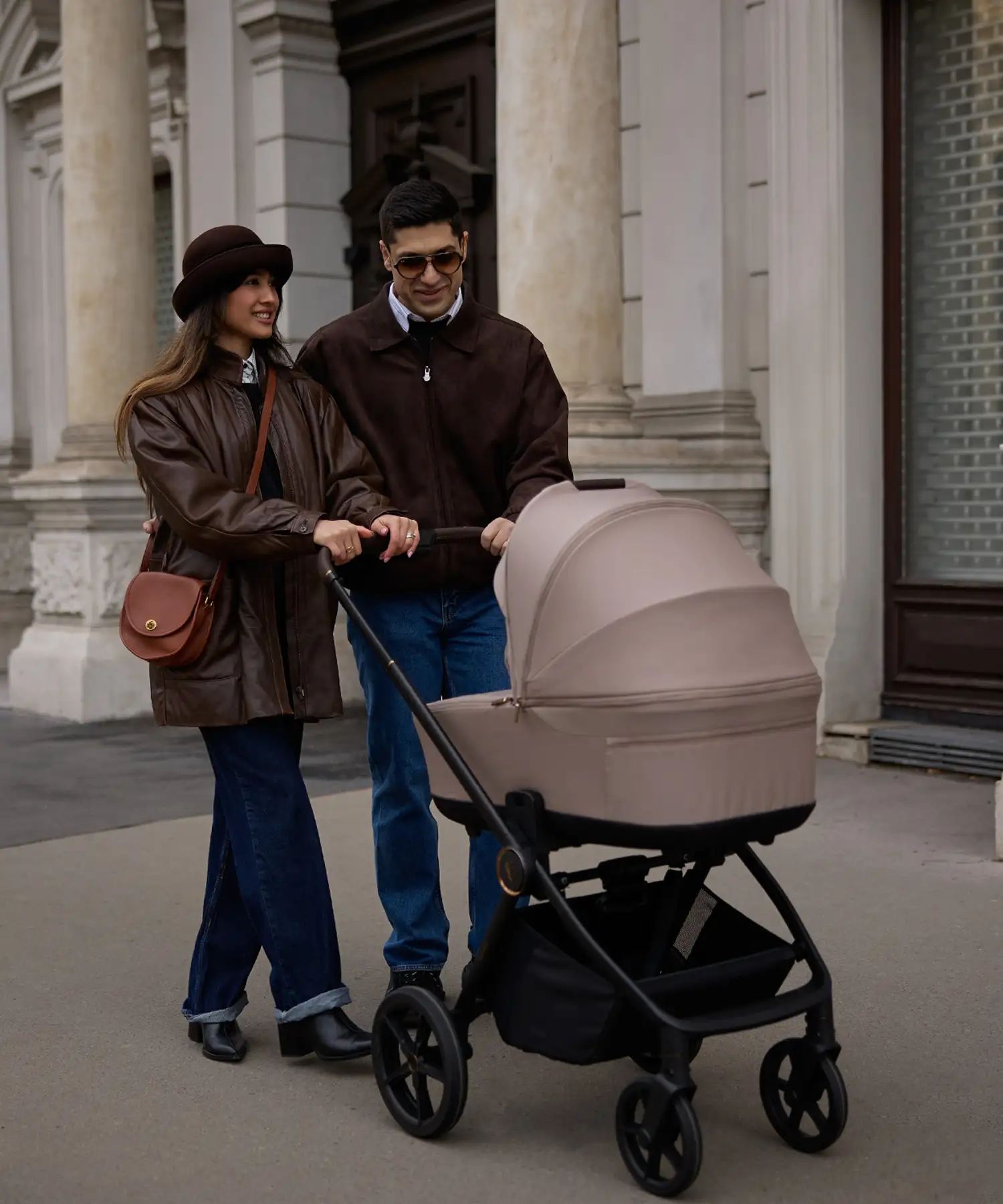 Venicci Claro Almond Kinderwagen Lifestyle