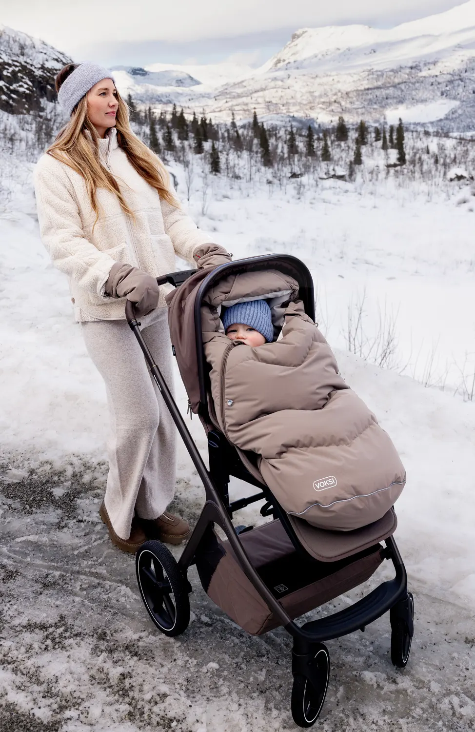 Voksi Urban Fußsack walnut cream lifestyle