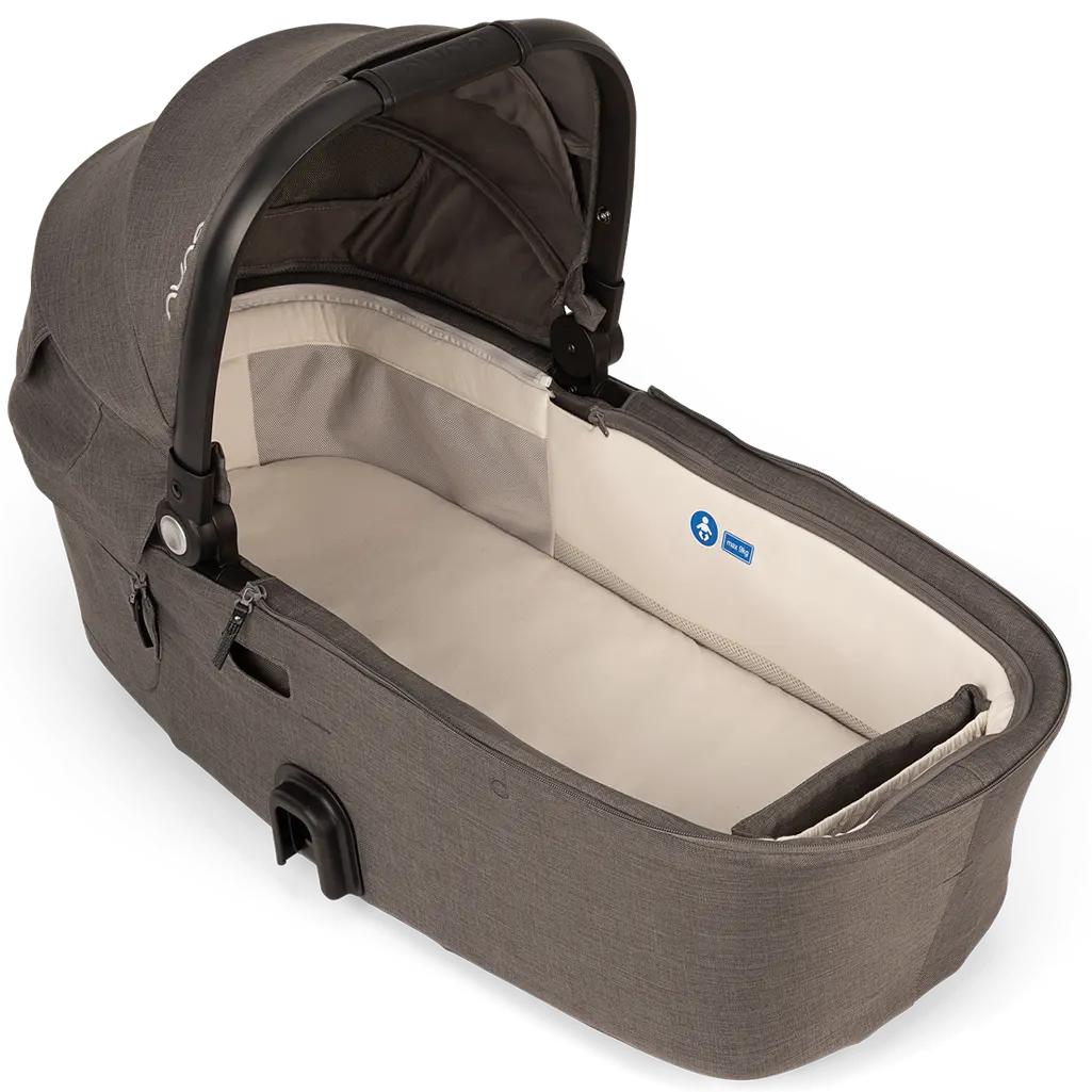 Nuna Demi next carrycot grey inside