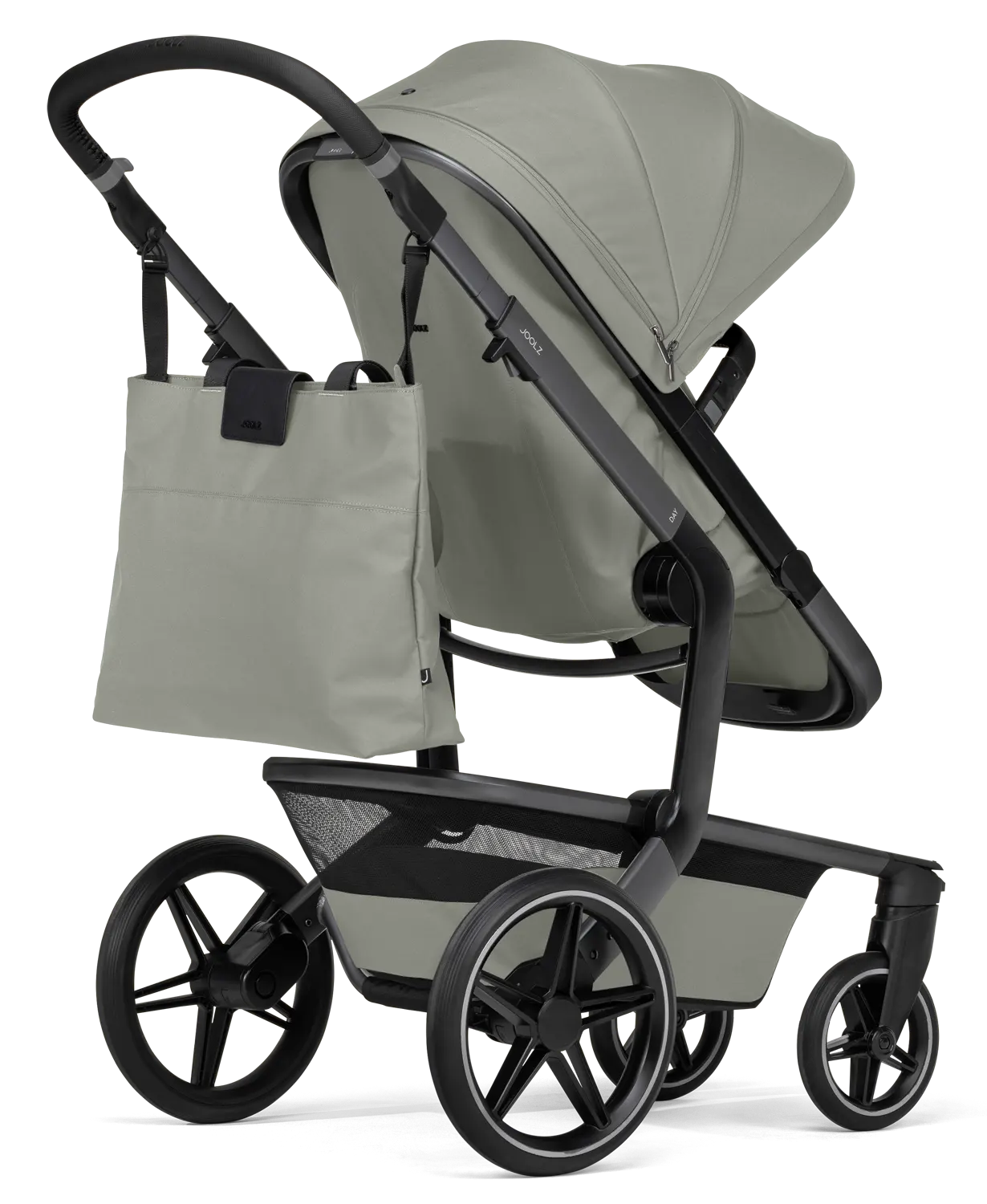 Joolz Wickeltasche Sage Green am Kinderwagen
