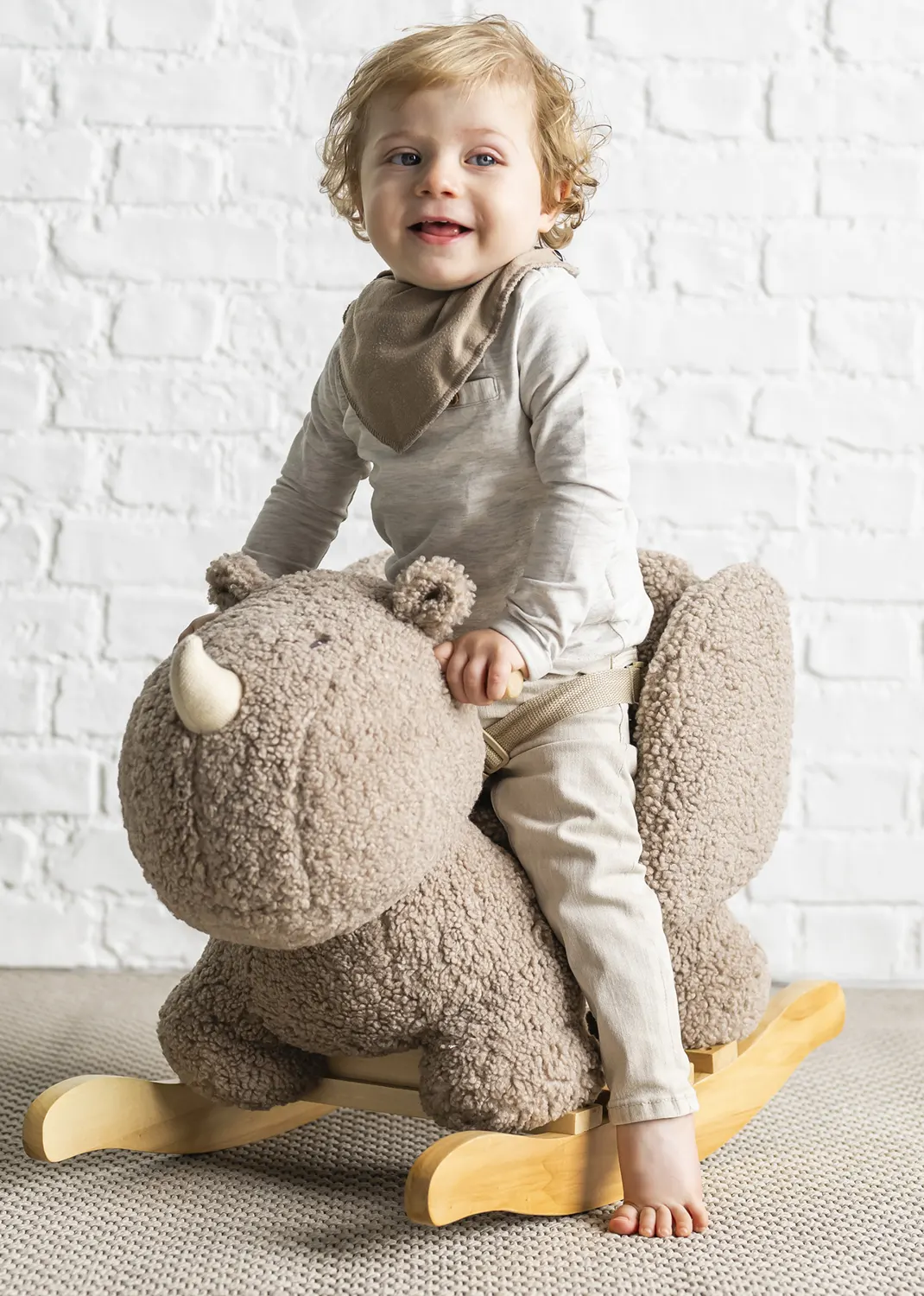 Nattou Schaukeltier Nashorn taupe lifestyle