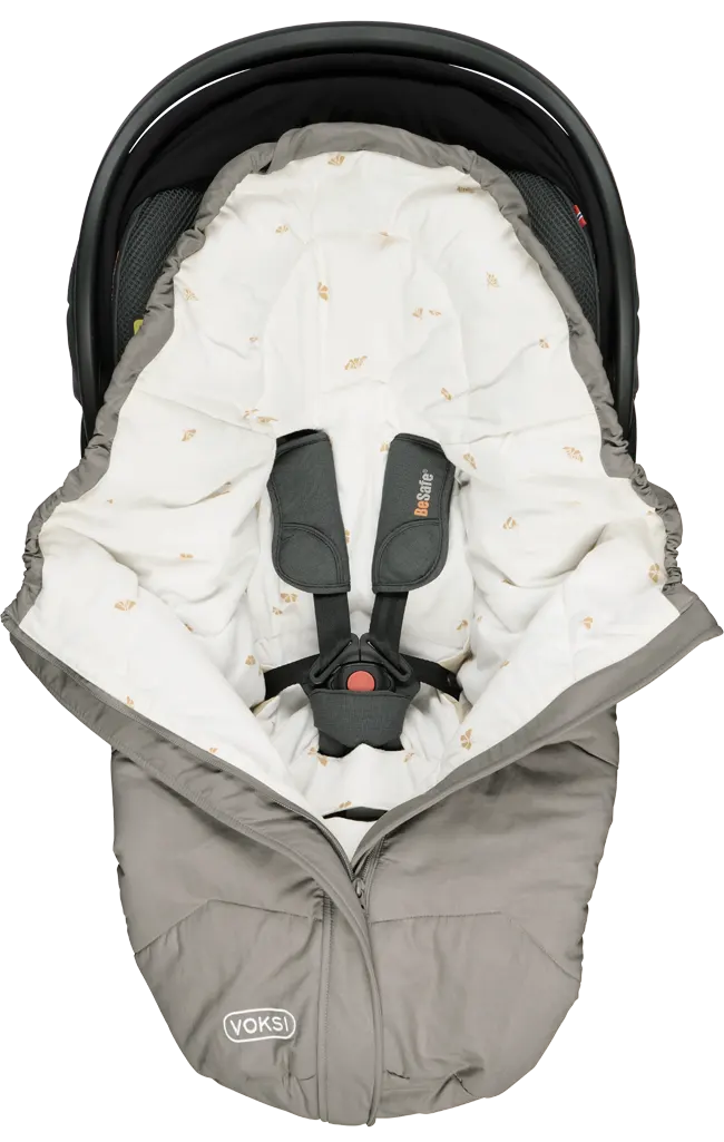 Voksi Move Light Baby Fußsack dark sand Babyschale gegurtet