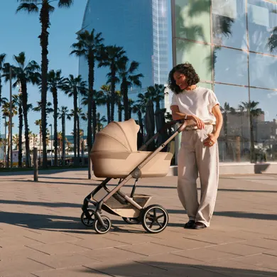 cybex balios s lux buggy mit wanne falten lifestyle seite