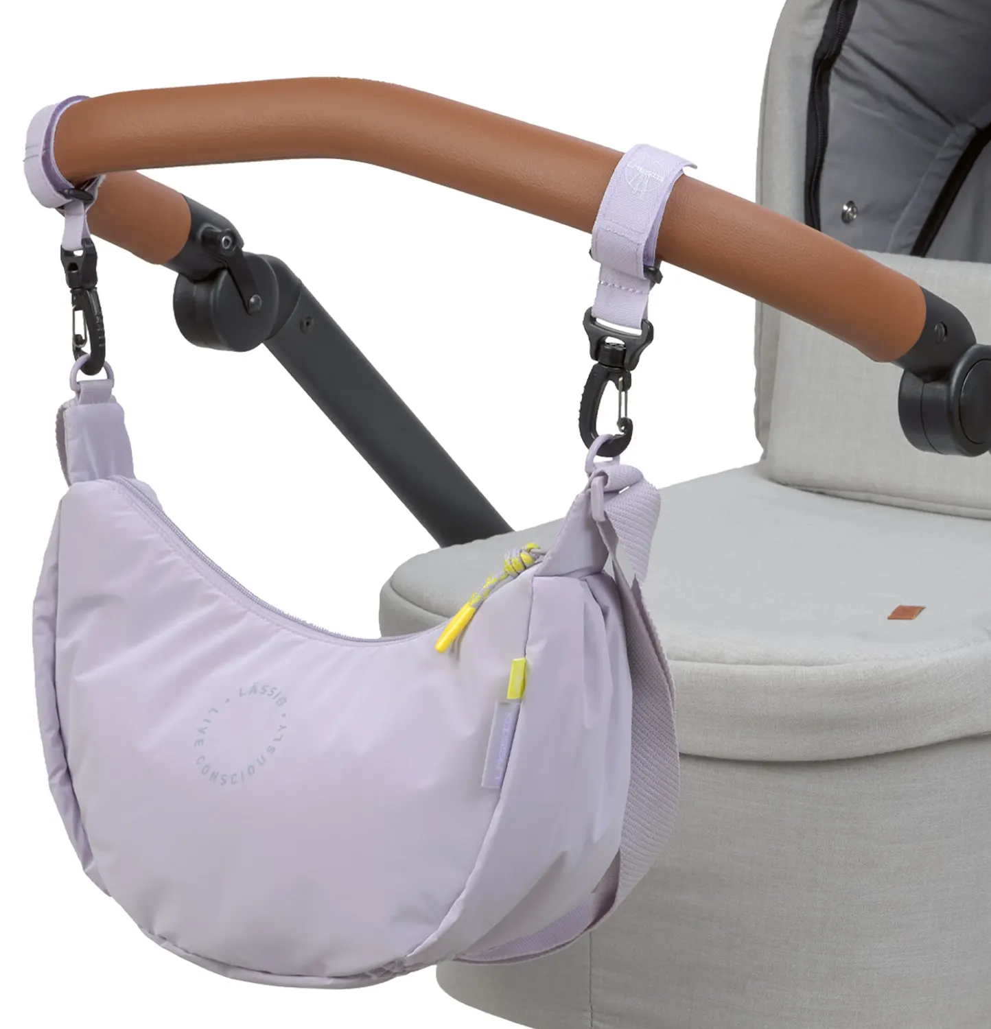 Laessig Umhängetasche Strech Up Lilac Kinderwagen nah