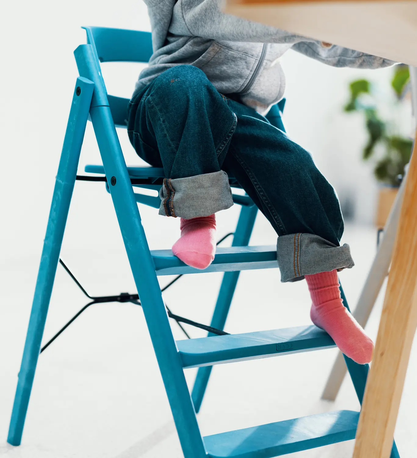 Kaos Hochstuhl Kunststoff Swedish Blue Treppenhochstuhl lifestyle