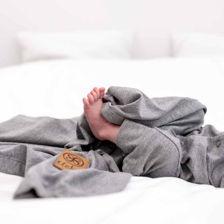 Cloby UV Decke Stone Grey Lifestyle