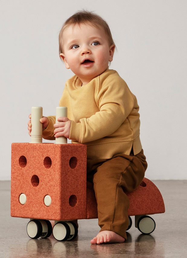 Modu Tiny Ride Rutschfahrzeug Burnt Orange/Dusty Green