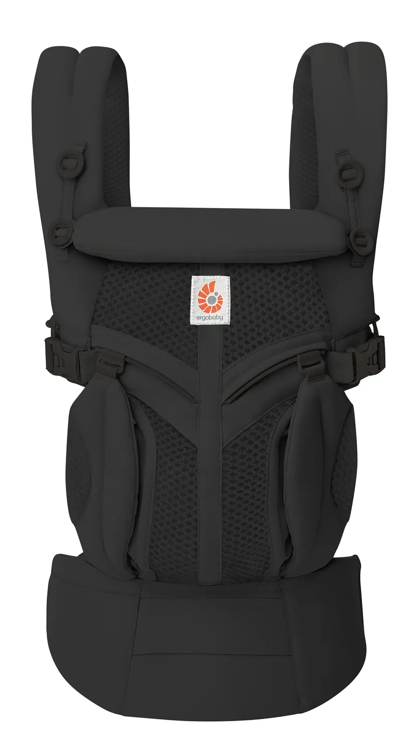 Ergobaby Babytrage omni Classic Mesh Onyx Black Kind in Trage mit Vater Vorne