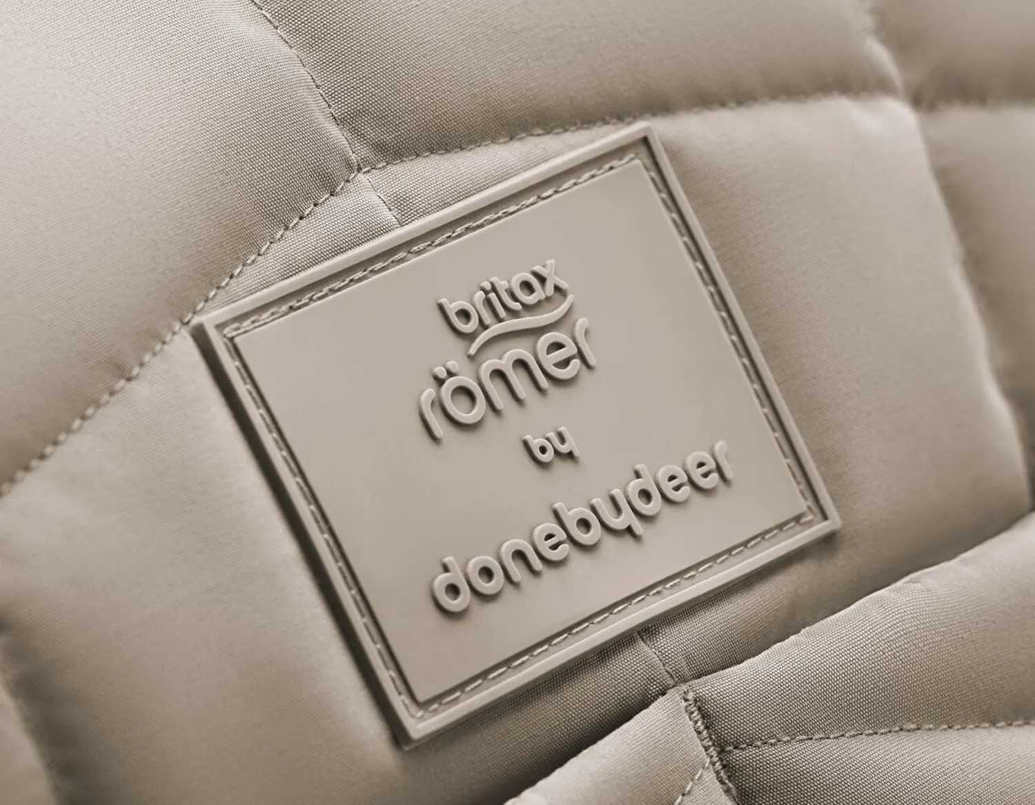 Britax Römer Wickeltasche von Done by Deer Teak  Wickeltasche Marke