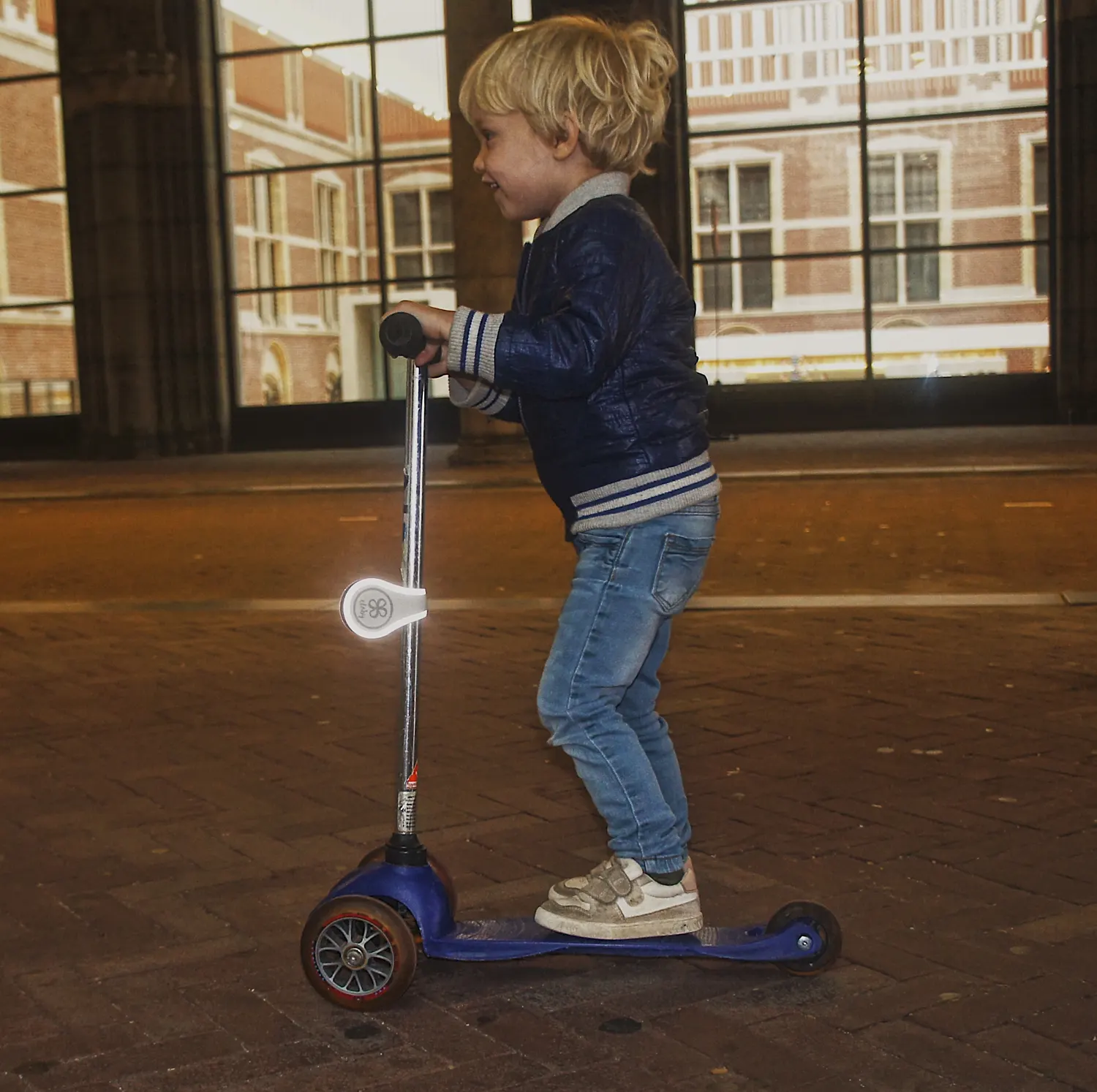 Cloby reflectierende Magnetclips  Lifestylebild Roller