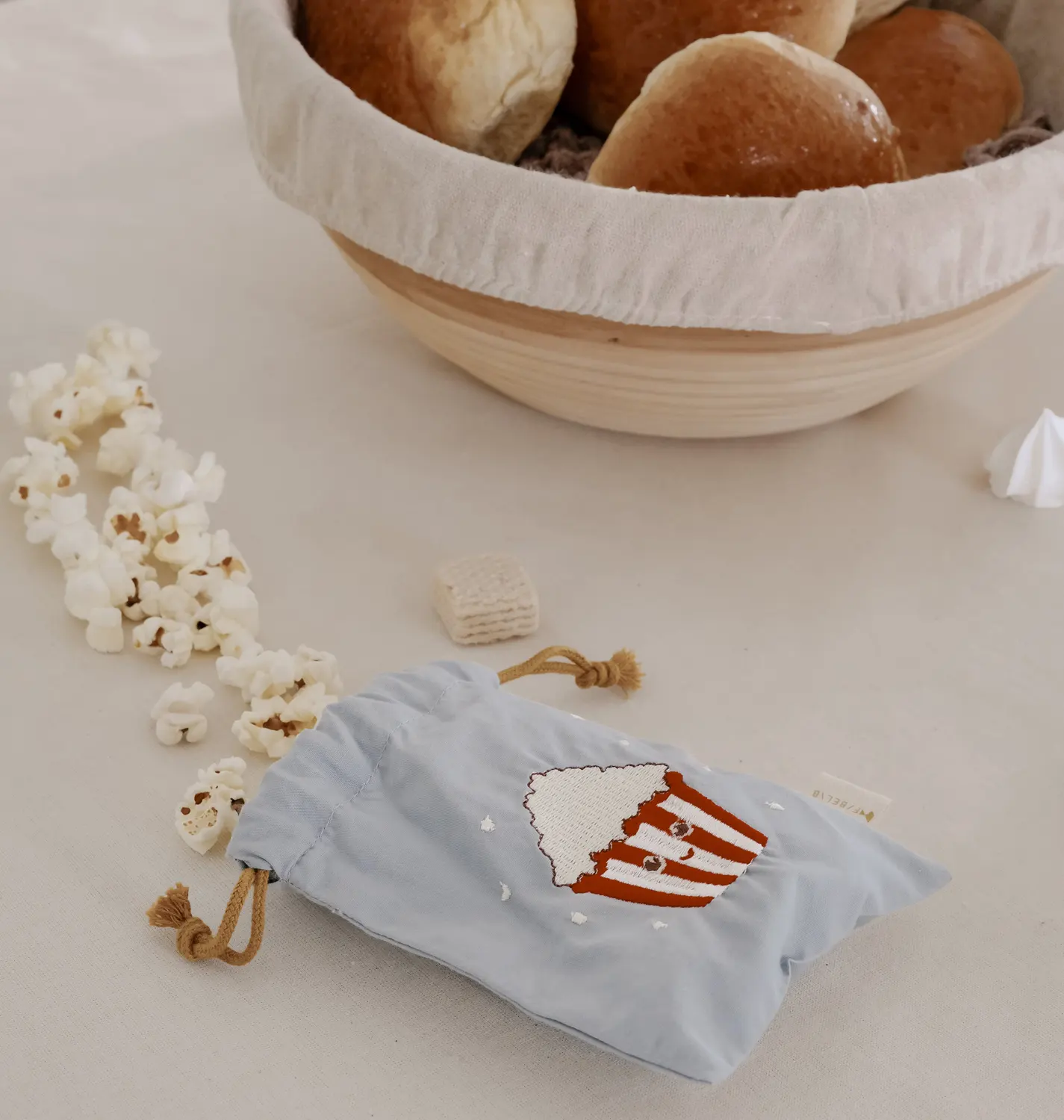 Fabelab Geschenkbeutel Blau lifestyle Tisch