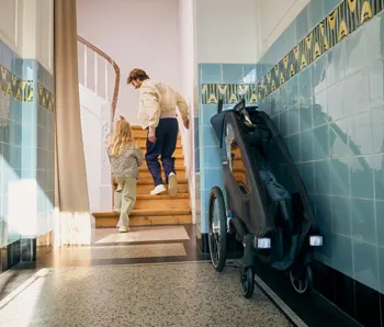 croozer-lykke-fahrradanhaenger-hochkant-faltbar