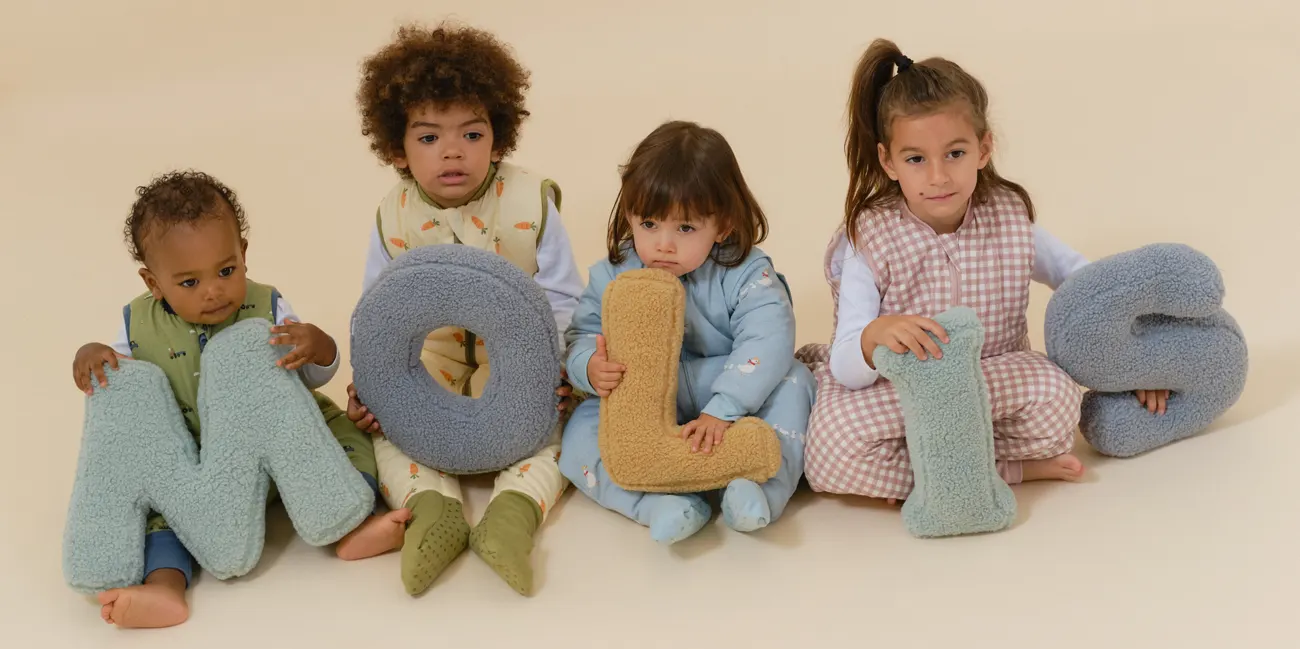 Molis und Co Kategoriebild Kinder mit Schlafsäcken und Molis Schrift