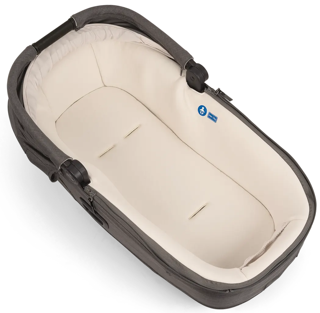 Nuna Cari next carrycot grey inside