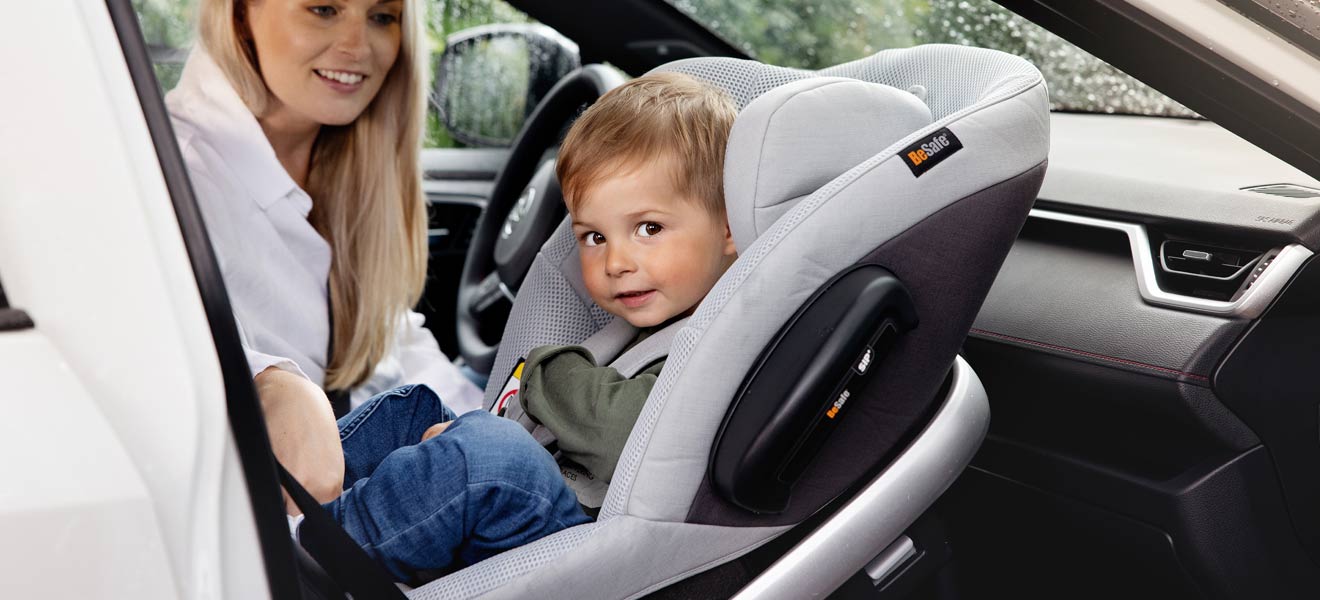 besafe kindersitz mit kind im auto besafe kindersitz mit kind im auto
