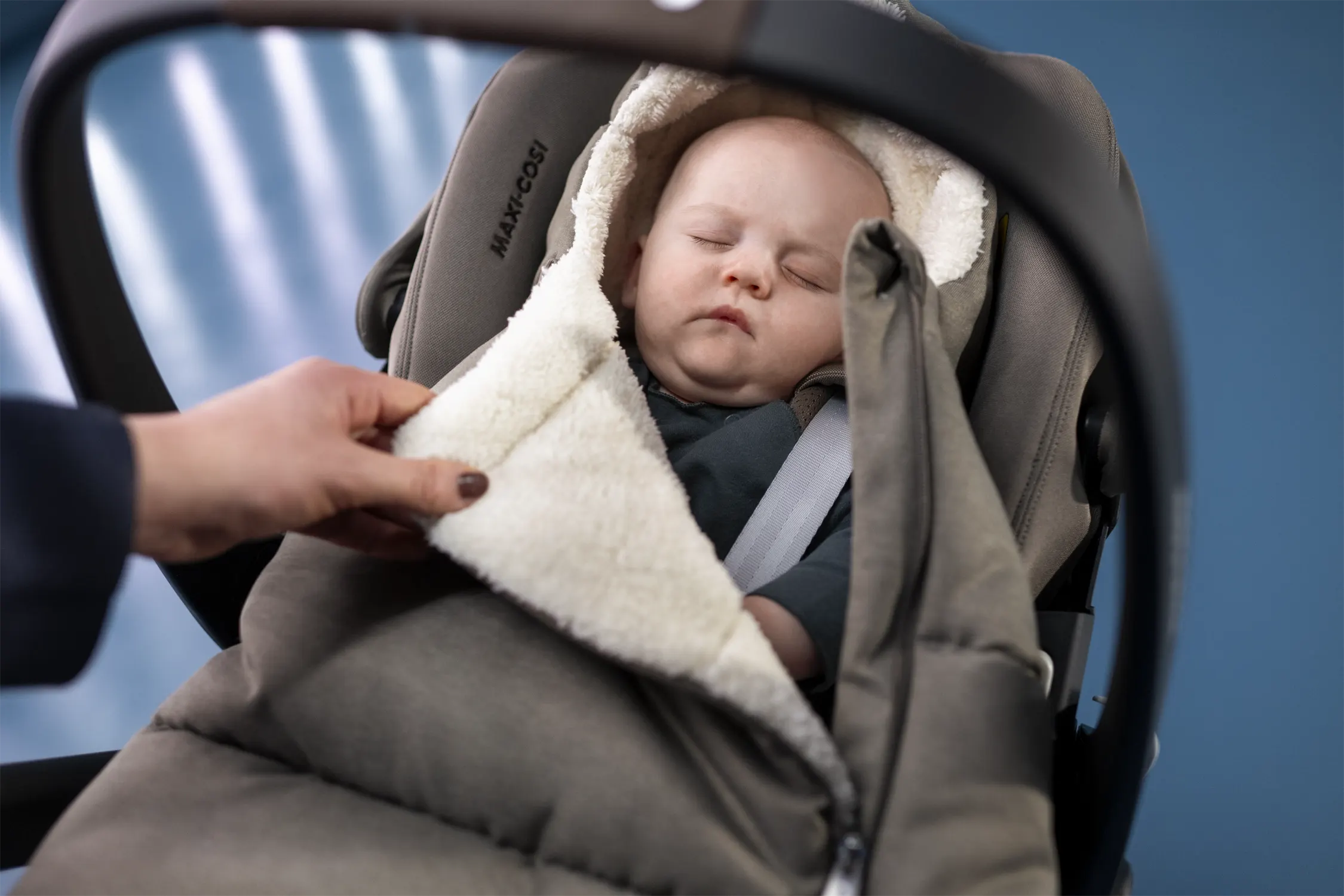 Maxi-Cosi baby car seat footmuff lifestyle