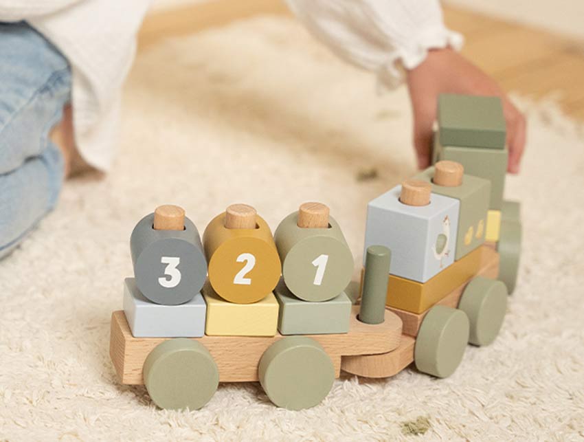 Little Dutch Holz Eisenbahn mit Steckformen Traktor Little Farm