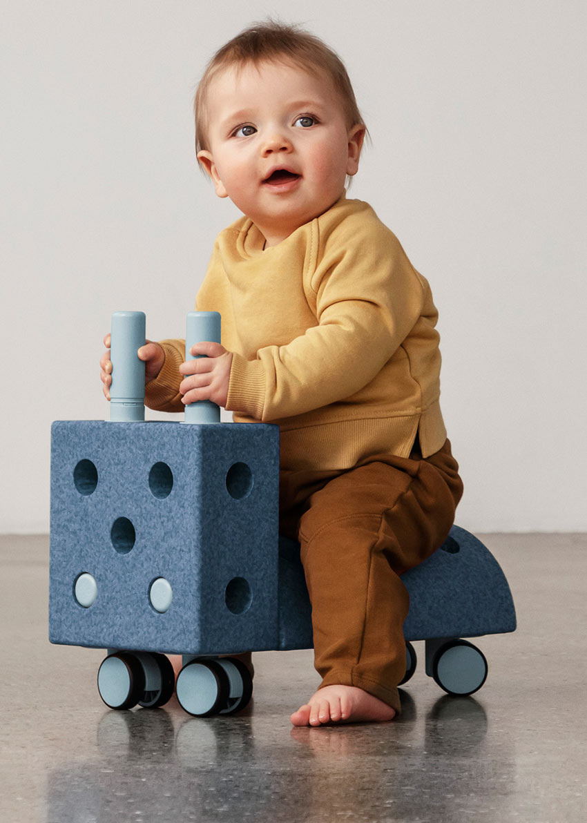 Modu Tiny Ride Rutschfahrzeug Deep Blue/Sky Blue