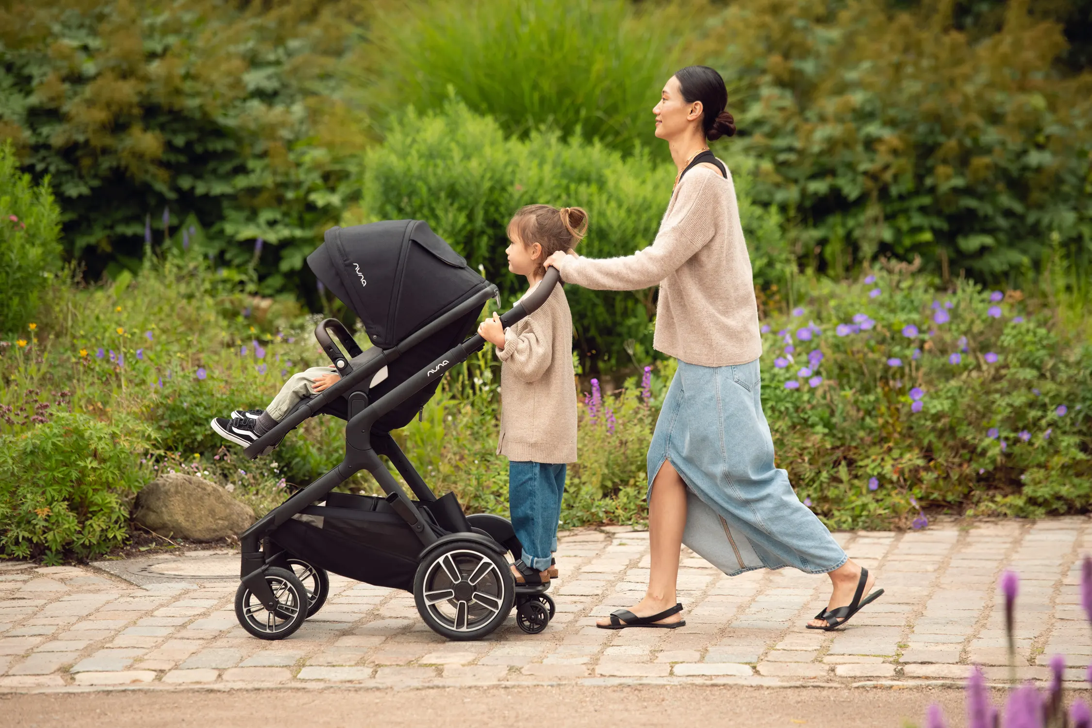 Nuna Demi next pram outdoor