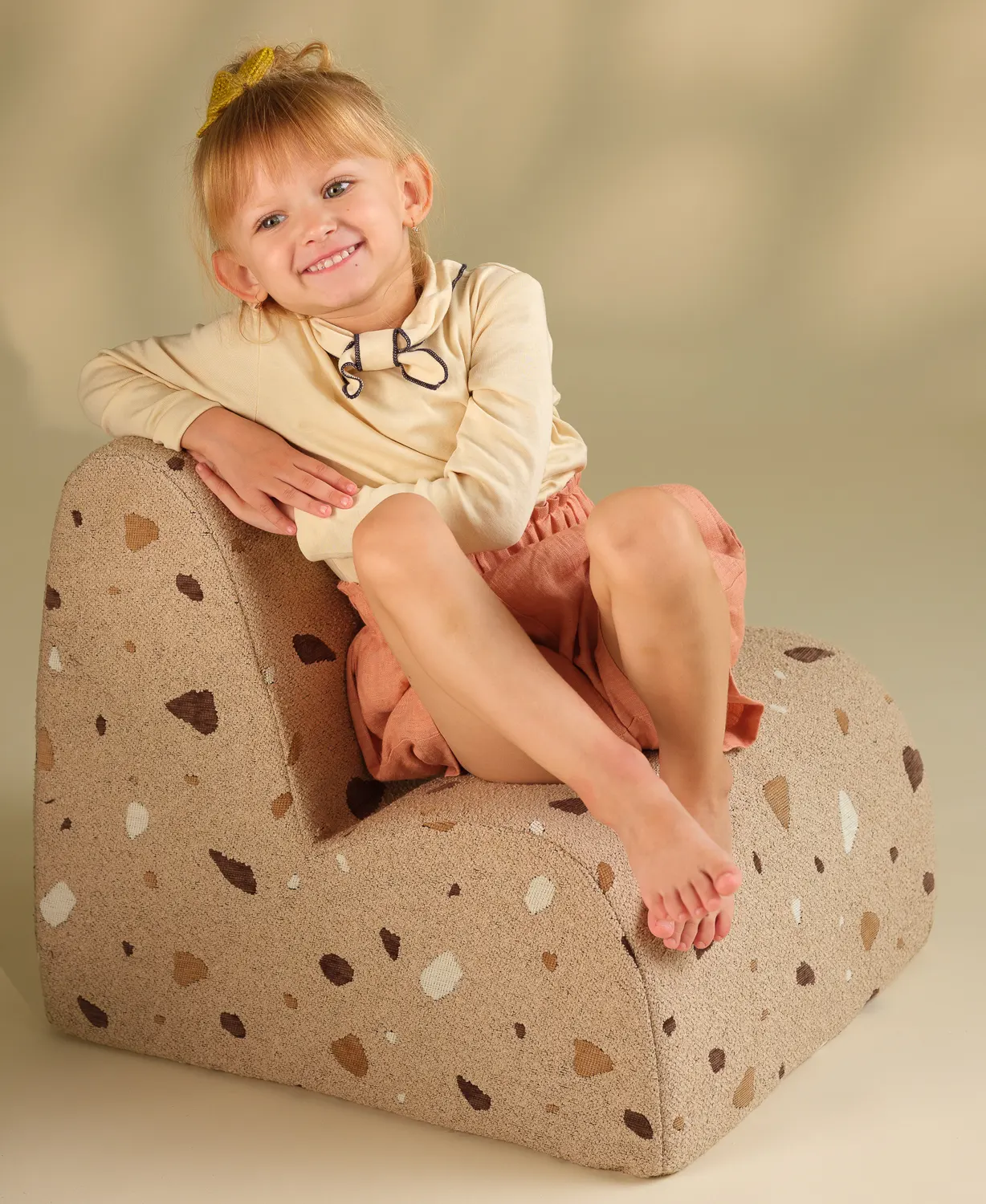 Wikiwama Sessel Wolke Terrazzo Sand Lifestyle